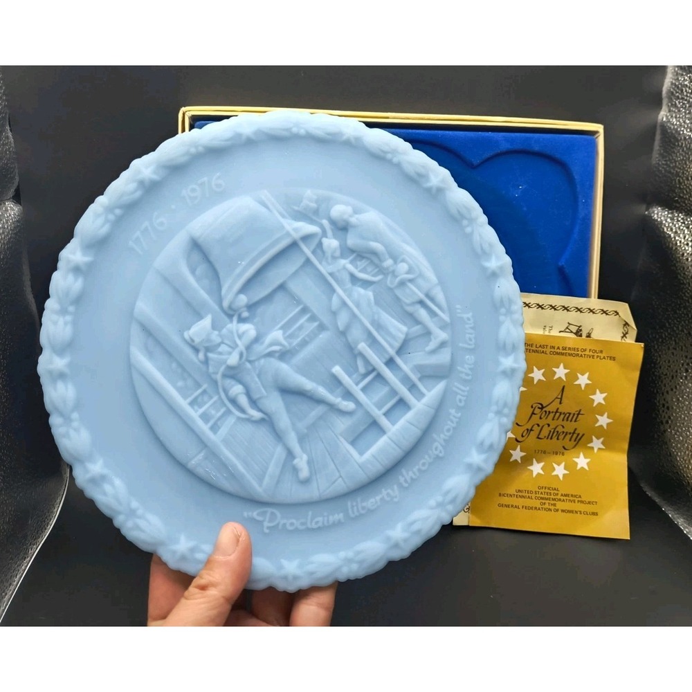 Vintage 1976 Fenton Blue Satin Glass Bicentennial Plate #4 Proclaim Liberty Box
